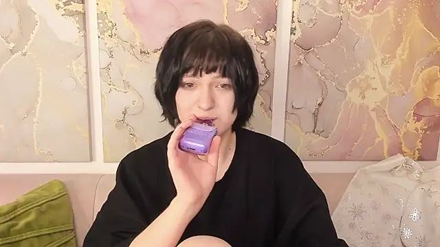 Snapshot of fiamoory chatting on 12/05/25, 01:14 fiamoory online show from 12/05/25, 01:14