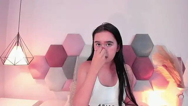 LaraGoldd online show from 11/14/25, 10:40