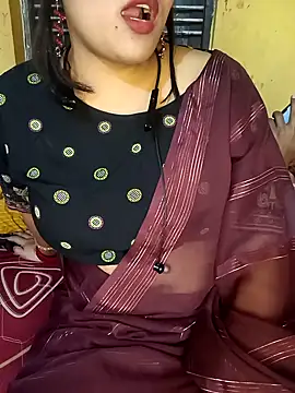 Snapshot of Radhikadavi879 chatting on 03/03/25, 03:31 Radhikadavi879 online show from 03/03/25, 03:31