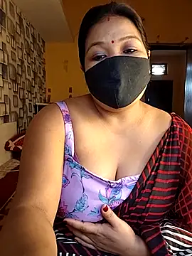 Snapshot of Radhikadavi879 chatting on 12/01/25, 04:50 Radhikadavi879 online show from 12/01/25, 04:50