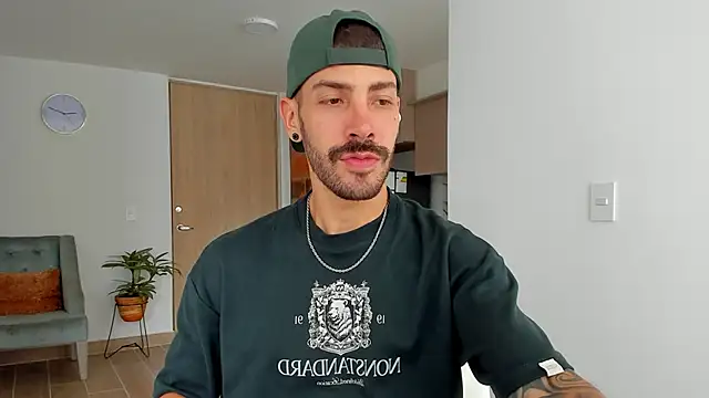 Guyinthemountain online show from 12/25/24, 02:13