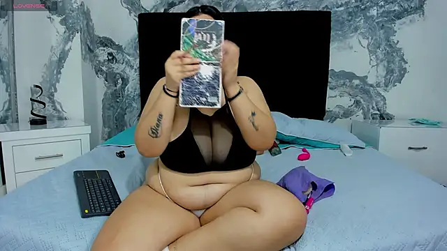 JulietaKane online show from 10/28/25, 05:00