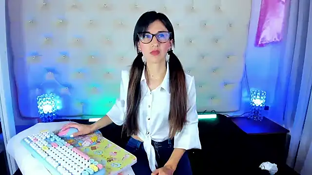 Snapshot of _jade_white_ chatting on 02/12/25, 12:33 jade white online show from 02/12/25, 12:33