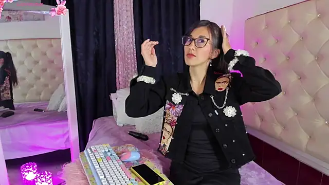 Snapshot of _jade_white_ chatting on 03/04/25, 12:22 jade white online show from 03/04/25, 12:22