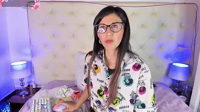 Snapshot of _jade_white_ chatting on 03/17/25, 12:35 jade white online show from 03/17/25, 12:35