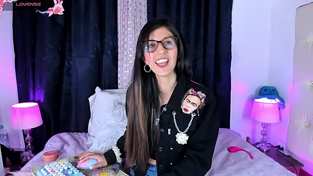 Snapshot of _jade_white_ chatting on 03/18/25, 12:36 jade white online show from 03/18/25, 12:36