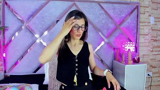 Snapshot of _jade_white_ chatting on 11/19/25, 01:00 jade white online show from 11/19/25, 01:00