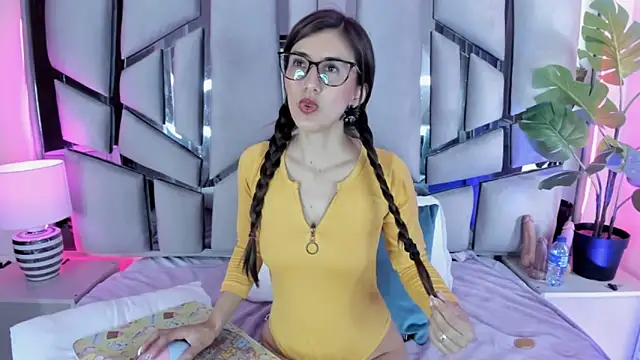  jade white  online show from 11/26/25, 01:56