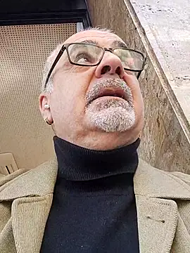 Snapshot of Satiro_Sevilla chatting on 11/23/25, 10:59 Satiro Sevilla online show from 11/23/25, 10:59