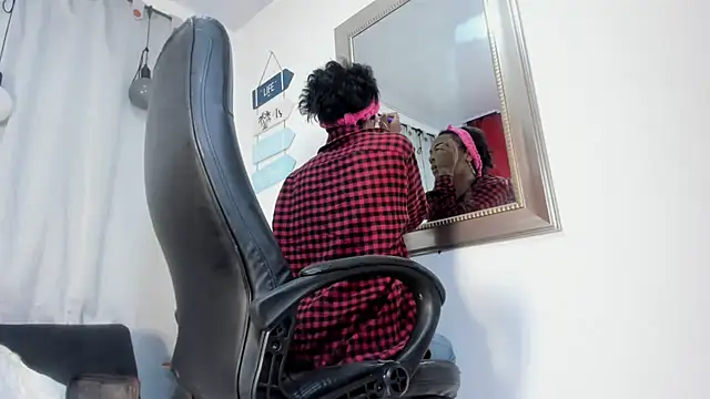 Strella ferrera online show from 03/12/25, 04:08