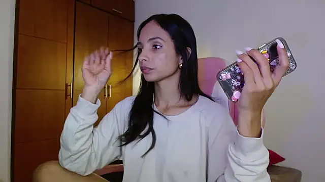 Snapshot of AnnitaSerna_ chatting on 11/06/25, 01:56 AnnitaSerna online show from 11/06/25, 01:56