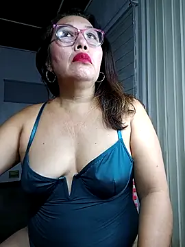 Snapshot of anniecoopeer chatting on 02/24/25, 11:09 anniecoopeer online show from 02/24/25, 11:09