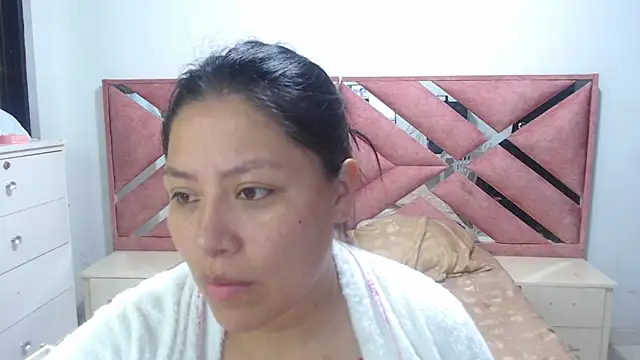 Snapshot of moan_sex2 chatting on 05/02/26, 04:06 moan sex2 online show from 05/02/26, 04:06