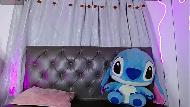 Snapshot of evie_cloud chatting on 05/26/26, 01:34 evie cloud online show from 05/26/26, 01:34