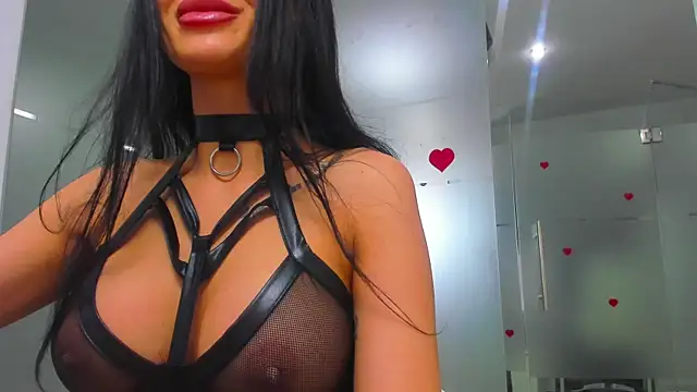 Queenrafaella online show from 05/20/26, 03:56