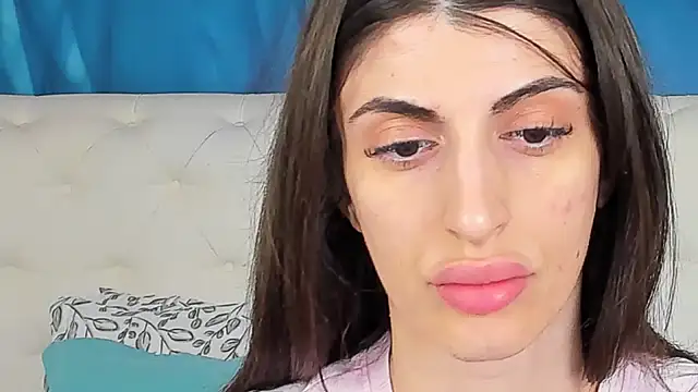 SkinnyDolly online show from 04/17/26, 02:36