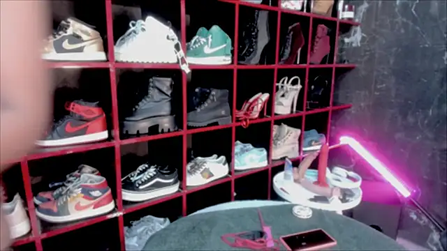 Indianbrownie online show from 02/06/26, 01:43