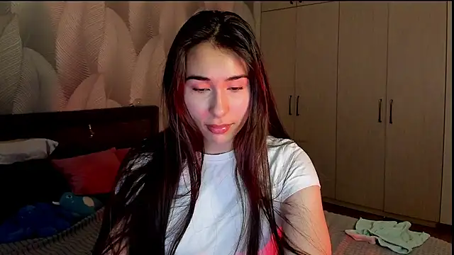 Snapshot of Bambiii_bby chatting on 11/27/25, 02:35 Bambiii bby online show from 11/27/25, 02:35