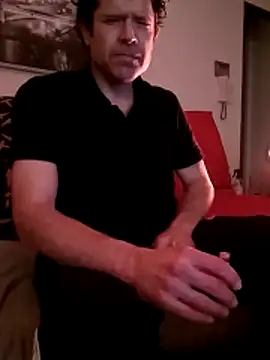 Snapshot of crems77 chatting on 12/19/25, 09:33 crems77 online show from 12/19/25, 09:33