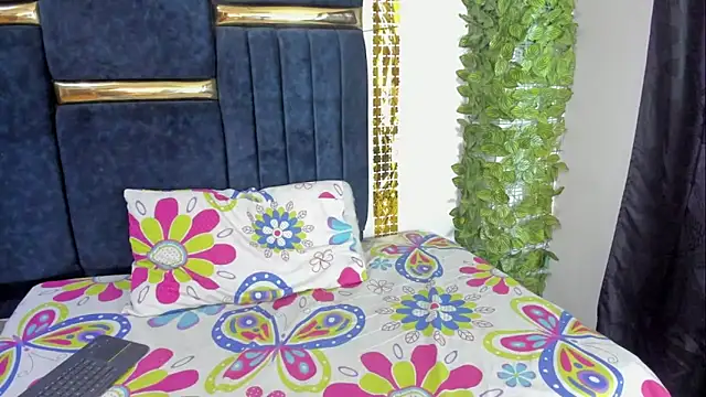 skaysanchez1 online show from 10/13/25, 07:14