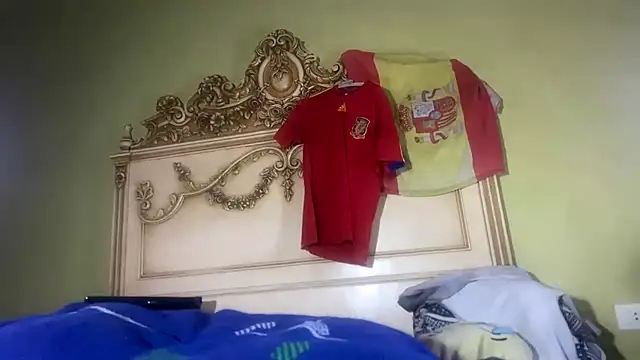 Snapshot of emylolo9 chatting on 12/02/24, 09:06 emylolo9 online show from 12/02/24, 09:06