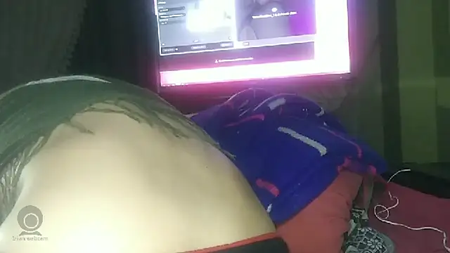 Snapshot of emylolo9 chatting on 12/03/24, 10:51 emylolo9 online show from 12/03/24, 10:51