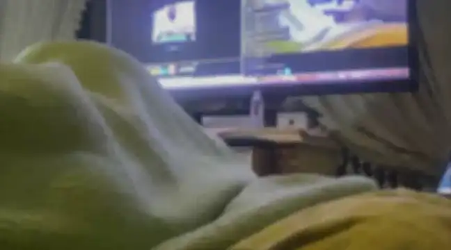 Snapshot of emylolo9 chatting on 12/08/24, 03:43 emylolo9 online show from 12/08/24, 03:43