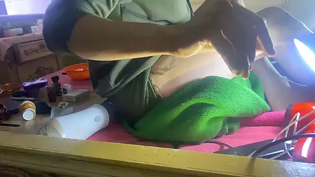 Snapshot of emylolo9 chatting on 12/08/24, 11:08 emylolo9 online show from 12/08/24, 11:08