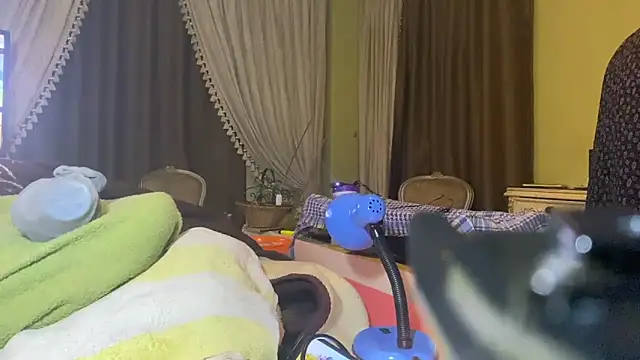 Snapshot of emylolo9 chatting on 12/10/24, 11:30 emylolo9 online show from 12/10/24, 11:30