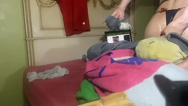 Snapshot of emylolo9 chatting on 12/14/24, 09:56 emylolo9 online show from 12/14/24, 09:56