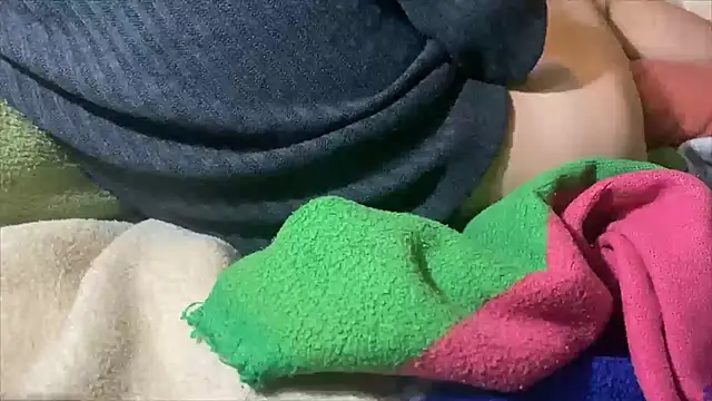 Snapshot of emylolo9 chatting on 12/15/24, 07:31 emylolo9 online show from 12/15/24, 07:31