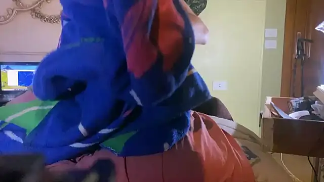 Snapshot of emylolo9 chatting on 12/17/24, 10:00 emylolo9 online show from 12/17/24, 10:00