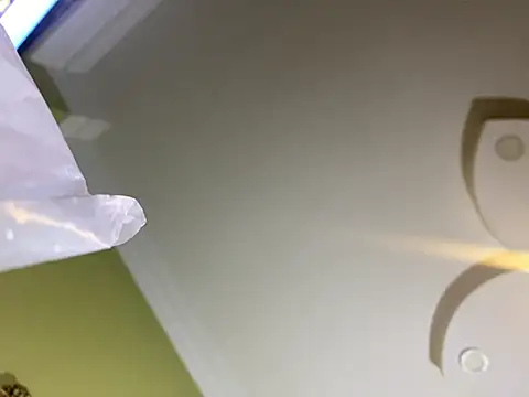 Snapshot of emylolo9 chatting on 12/18/24, 04:09 emylolo9 online show from 12/18/24, 04:09