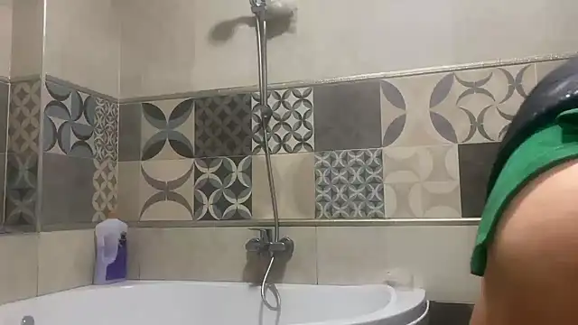 Snapshot of emylolo9 chatting on 01/01/25, 08:26 emylolo9 online show from 01/01/25, 08:26