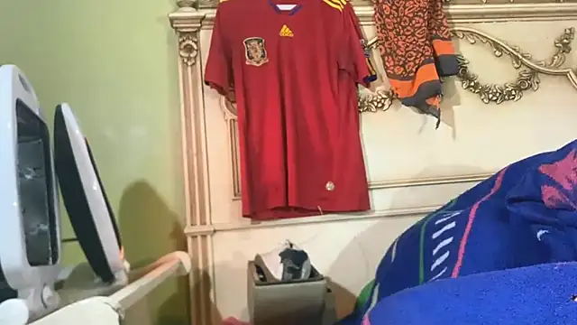 Snapshot of emylolo9 chatting on 01/07/25, 05:01 emylolo9 online show from 01/07/25, 05:01