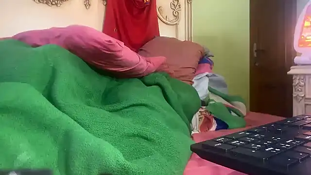 Snapshot of emylolo9 chatting on 01/09/25, 12:03 emylolo9 online show from 01/09/25, 12:03