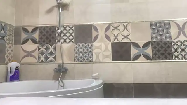 Snapshot of emylolo9 chatting on 01/18/25, 12:04 emylolo9 online show from 01/18/25, 12:04