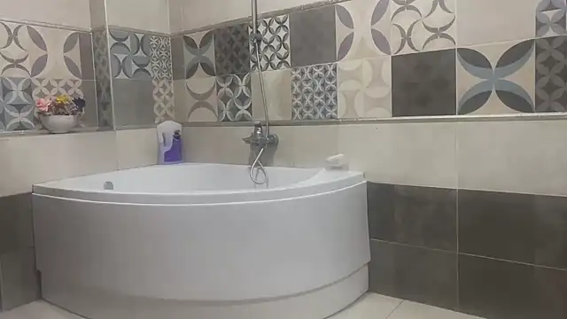 Snapshot of emylolo9 chatting on 01/20/25, 04:01 emylolo9 online show from 01/20/25, 04:01