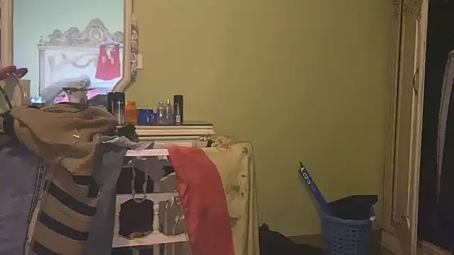 Snapshot of emylolo9 chatting on 01/20/25, 10:15 emylolo9 online show from 01/20/25, 10:15