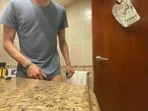 Snapshot of emylolo9 chatting on 01/27/25, 11:54 emylolo9 online show from 01/27/25, 11:54