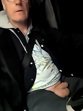 Snapshot of bogland33 chatting on 03/08/25, 01:28 bogland33 online show from 03/08/25, 01:28