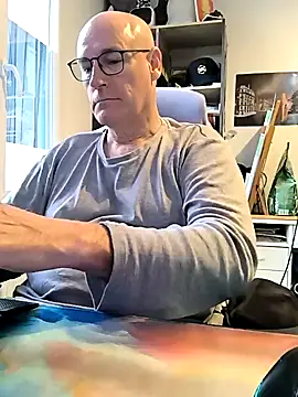 Snapshot of bogland33 chatting on 03/08/25, 03:35 bogland33 online show from 03/08/25, 03:35