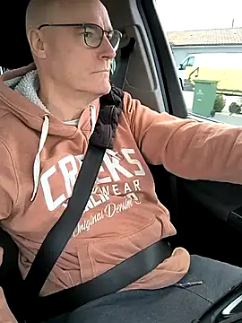 Snapshot of bogland33 chatting on 03/10/25, 01:10 bogland33 online show from 03/10/25, 01:10