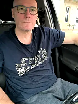 Snapshot of bogland33 chatting on 03/13/25, 01:18 bogland33 online show from 03/13/25, 01:18