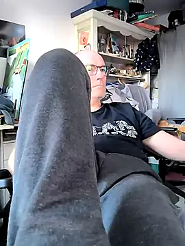 Snapshot of bogland33 chatting on 03/14/25, 05:13 bogland33 online show from 03/14/25, 05:13