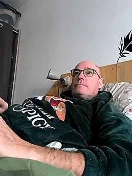 Snapshot of bogland33 chatting on 03/15/25, 08:37 bogland33 online show from 03/15/25, 08:37