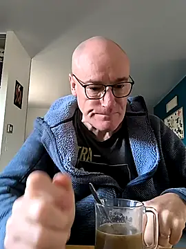 Snapshot of bogland33 chatting on 03/16/25, 08:54 bogland33 online show from 03/16/25, 08:54