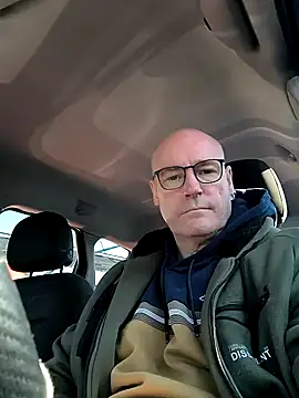 Snapshot of bogland33 chatting on 03/17/25, 09:44 bogland33 online show from 03/17/25, 09:44