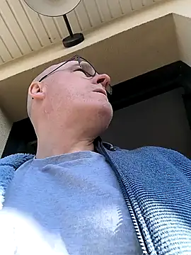 Snapshot of bogland33 chatting on 03/18/25, 08:25 bogland33 online show from 03/18/25, 08:25