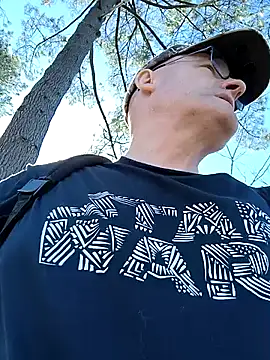 Snapshot of bogland33 chatting on 03/19/25, 01:51 bogland33 online show from 03/19/25, 01:51